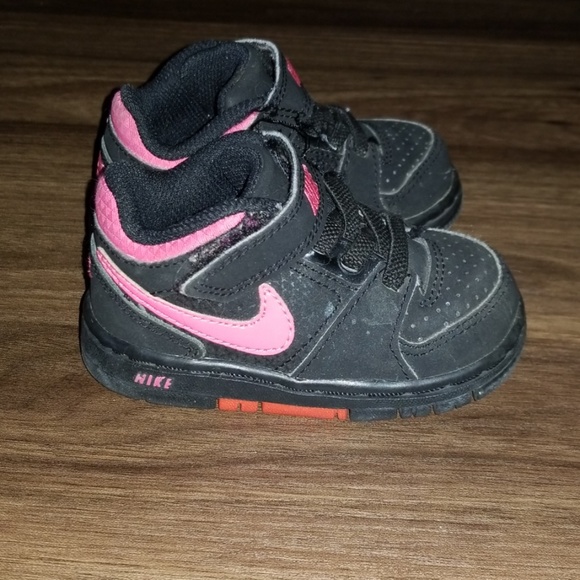 Sneakers - Picture 3 of 5